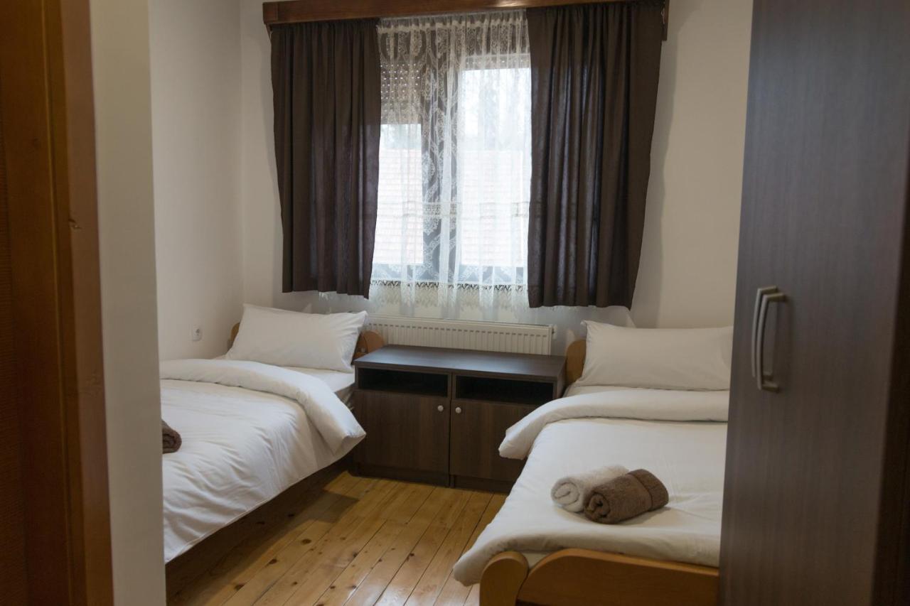 Viktorijini Konaci Aparthotel Kremna Exterior photo